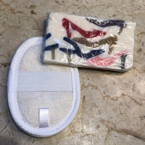 NWT Basin sliced to order artisan glycerin soap shoe inlay design & loofa - Picture 2 of 16